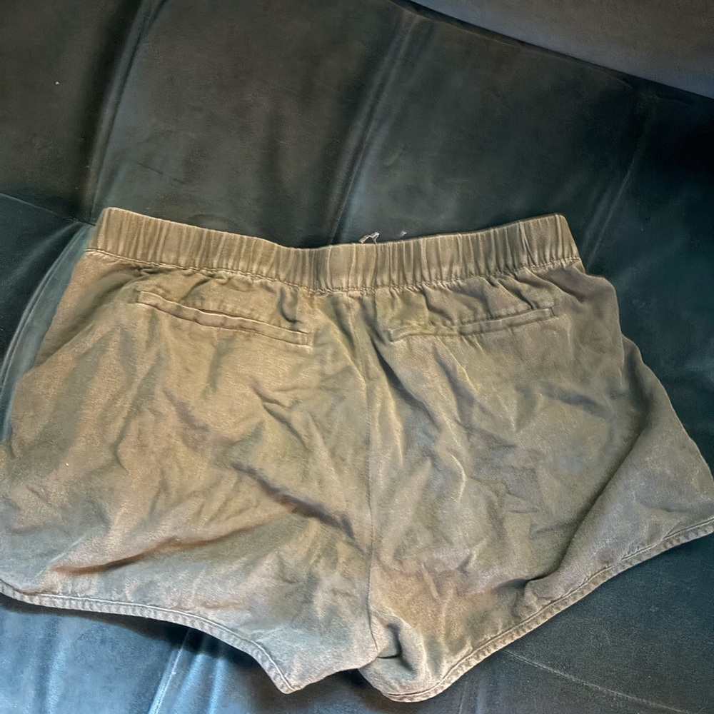 Madewell olive pull-on shorts size S